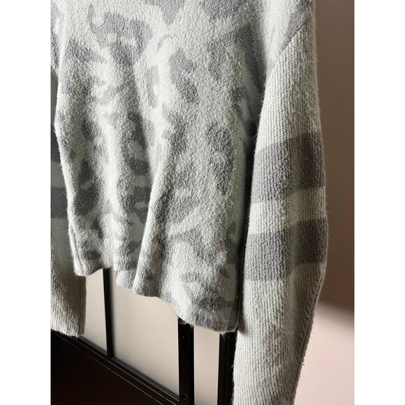 John + Jenn Blue Cheetah Finn Sweater Size Small - Picture 5 of 5